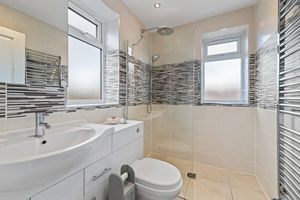 En Suite- click for photo gallery